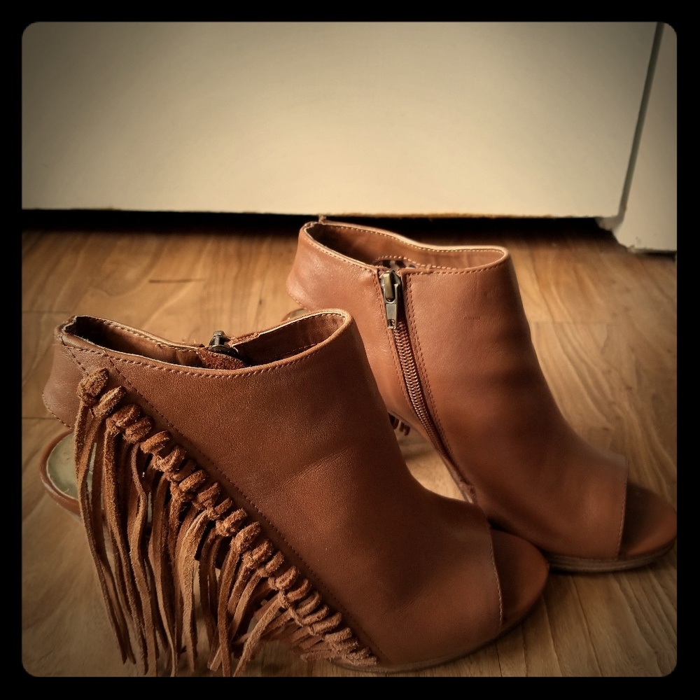 Yes, Fringe is still In!